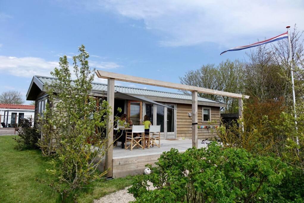 Strandvakantiehuisje! Воркум Экстерьер фото