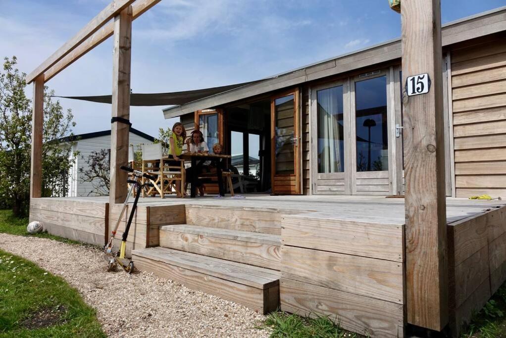 Strandvakantiehuisje! Воркум Экстерьер фото